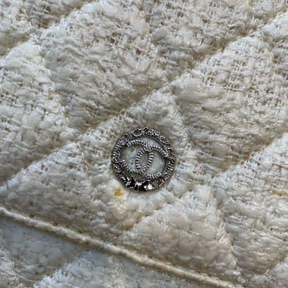 Chanel Off White Quilted Clutch Wallet. - Picture 3 of 8